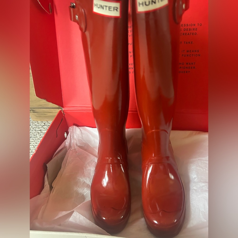 Red Patent Hunter Rain Boots size 8